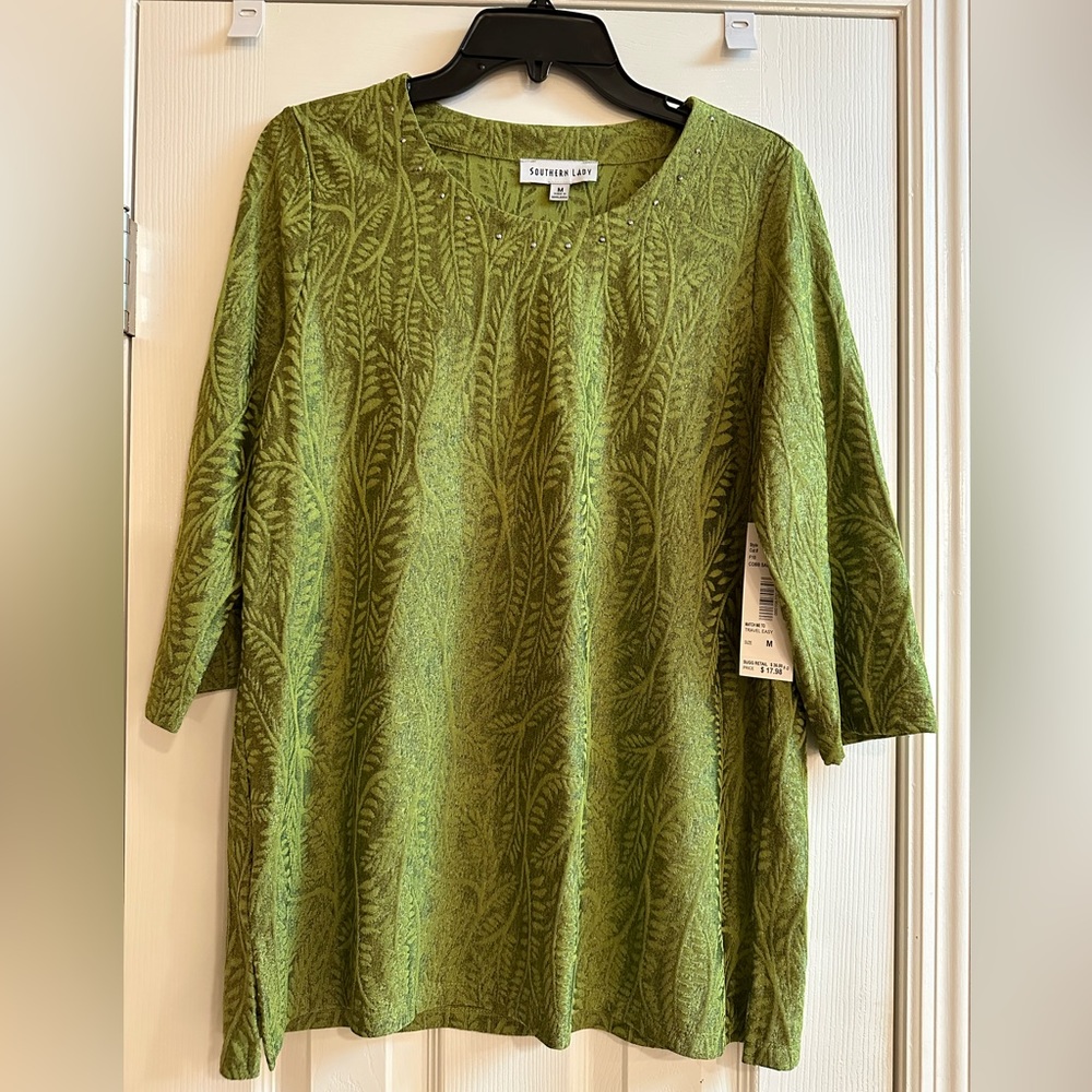 Southern Lady “Travel Easy” Tunic Top. Size M. NWT. Green.